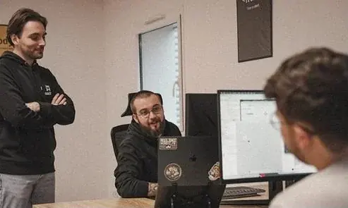 Erwan, Romain et Thomas, Le pôle design et développement